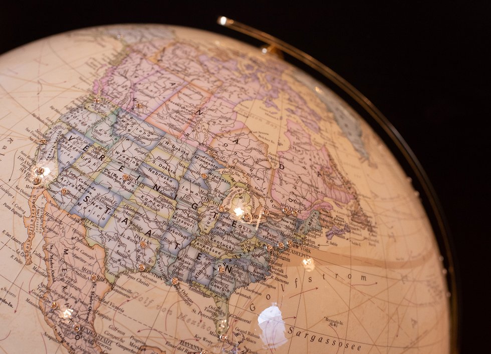 [Translate to Englisch:] Royal Globus Swarovski