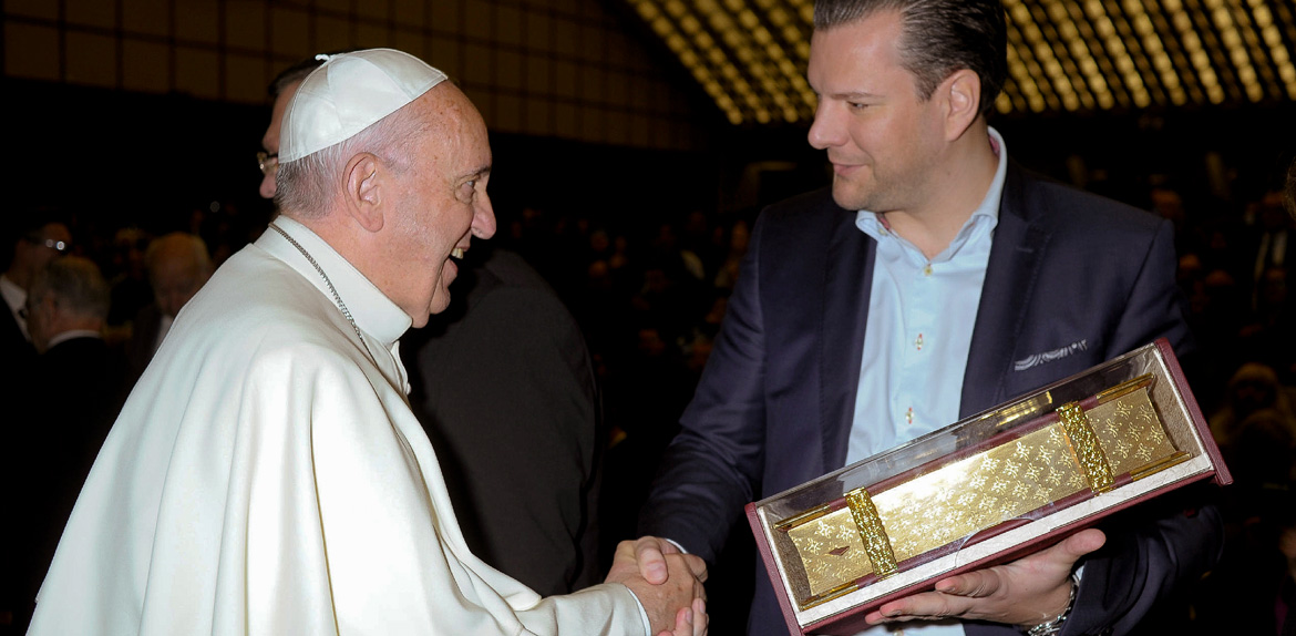 [Translate to Englisch:] Papst Franziskus Michael Kriegler